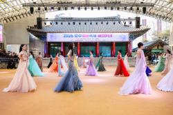 2026 호수벚꽃축제 패션위크, 3000여 명 참여 속 성황리 개최… 송파구 대표 문화행사로 자리매김