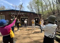 지친 일상에 힐링을…관악구, 관악산 숲에서 `자연 처방` 해드려요