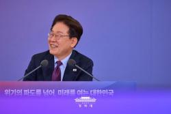 이재명 대통령 지지율 67%…민주당 48% 2주 연속 ‘최고치’