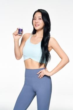 제트헬퍼, 가수 소유 모델 발탁