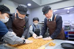 여주시장, 시니어클럽 공동체사업단 현장 방문…노인일자리 참여자 격려