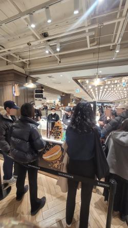 카페인중독, 타임스퀘어 팝업 운영…와플·크로플 한정 구성