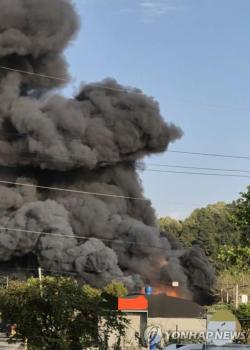 논산시 연산면  공업사 화재 치솟은 검은 연기