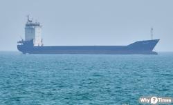 트럼프, 이란 선박 나포로 '최대 압박'… 운명의 이슬라마바드 협상