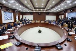 석유 최고가격제 4차 시행 ‘신중’…김민석 총리 효과 점검