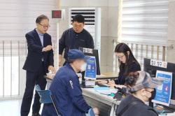 금천구, 고유가 피해지원금 지급 첫날 구청장·국장급 간부 현장 집중점검