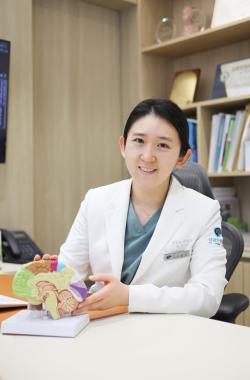 갑작스러운 두통, 단순 통증 아닐 수 있어…뇌출혈 신호 주의