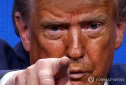 "트럼프, 45분간 새 군사옵션 보고받아…'최후의 일격' 고려"