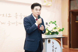 계룡시, 어버이날 맞아 ‘효사랑 큰잔치’ 성황리 개최    - 노인복지관에서 기념식과 축하공연...어르신 공경 마음 전해