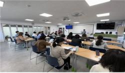 인천시, 외국인 납부 안내 편의 높인다…다국어 지방세 안내 리플릿 배포
