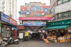 양천구, 목사랑전통시장 `캠핑 감성 품은 문화관광형시장`으로 재탄생