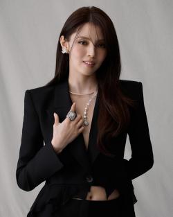 한소희, 칸 영화제서 부쉐론 하이주얼리 착용