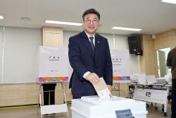 윤호중 행안부 장관, 지방선거 투·개표지원상황실 점검…“공정 선거 지원 총력”