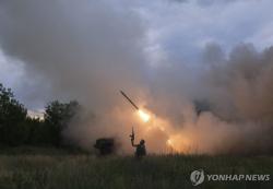 제목: 돌파구 없는 우크라이나 종전 논의…교착 속 겉도는 공방전