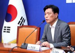 與 "당대표 선출 전당대회 8월 17일 개최…권역별 순회경선"