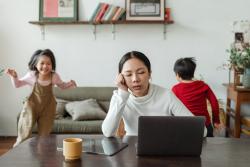 더 어릴 때, 더 비싸게…사교육 끊지 못하는 부모 심리, 뭐가 문제일까?