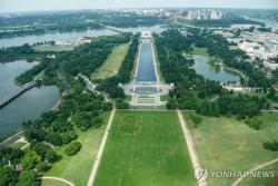 워싱턴 내셔널몰 잔디에 새겨진 ‘8647’…미 당국 대통령 위협 수사
