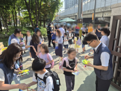 한국청소년연맹-교보생명, 서울당서초등학교에서 어린이보호구역 교통안전 캠페인 성료
