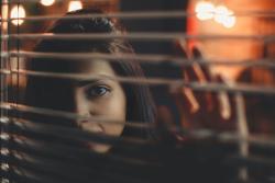 집 주소 공개했을 뿐인데…연예인 자택 침입, 팬의 '사랑'이 범죄가 되는 순간
