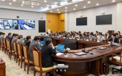 이재명 대통령, 유럽서 첫 화상 수석보좌관회의 주재…"청년정책·민생·선거질서 바로 세워야"