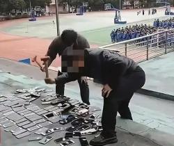 "스마트폰 100대 망치로 쾅쾅"…중국 교사들의 황당한 불법 훈육