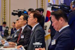 이재명, 3대 메가 프로젝트 제시…반도체·피지컬AI·데이터센터 삼각축 육성