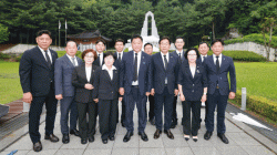 제10대 논산시의회, 첫 공식 일정으로 충령탑 참배,   - 시민 삶의 질 향상과 지역경제 활성화 위한 책임 있는 의정활동 다짐 -