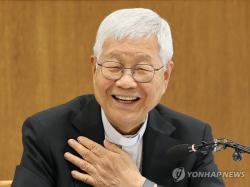 유흥식 추기경 "교황, 한반도 평화 관심…北에 사제 상주했으면"