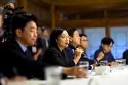 이재명 대통령·한성숙 총리 첫 주례보고회동…AI·규제혁신 등 4대 과제 논의