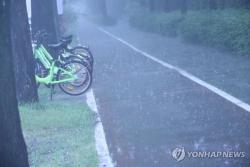 오늘도 충청·호남 중심 '많고 거센 비'…최대 200㎜ 이상 더