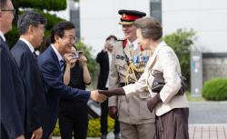 앤 공주 부산 찾았다…한·영 우호와 참전용사 희생정신 되새겨