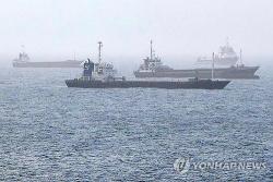 호르무즈 해협서 유조선 기뢰 폭발… 지정 항로 이탈이 화 불러