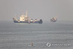 이란, 미군 호위 속에 호르무즈 해협 통과 시도한 유조선 2척 기습 타격