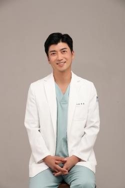 여름철 자외선 노출…리쥬란 시술 전 피부 상태 확인해야