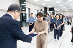 부산교육청, 퇴직 교육공무직원에 표창장