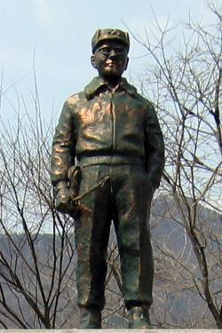 광복 81주년…육군 교육기관의 친일파 동상