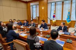 이재명 대통령, `청년정책 대전환` 전문가 간담회 주재