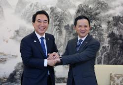 충남도  한중 지방정부 교류·협력 확대 논의,박수현 지사, 14일 주한중국대사관 찾아 다이빙 대사 접견