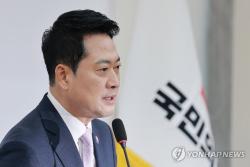 장동혁 "싸워야 할 중진들, 대통령과 골프에 내 사퇴 얘기만"