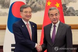 중국 왕이 외교부장, 5년 만에 단독 방한…한중관계 전면 개선 타진