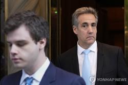 트럼프 "선거 치르면 25%p 차 승리"… '옛 집사' 코언과 8년 만에 화해 인터뷰