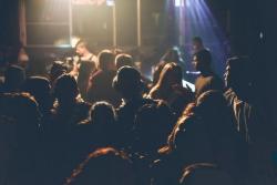 인기도 많고 유쾌한데 '모임'은 질색…혹시 당신도 '이향인'?