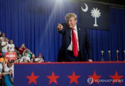 트럼프 "호르무즈 해협은 미국 영토"…이란 압박 및 중간선거 결집 강행