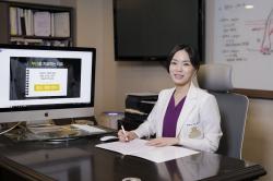 출산 후 여섯 달 지나도 지속된다면…산후 탈모 경과 살펴야