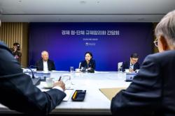 한성숙 국무총리, 경제계와 규제 합리화 논의… `모두의 성장` 뒷받침