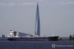 [단독] 정유시설 타격받은 러시아, '그림자 선단' 동원해 휘발유 대량 수입