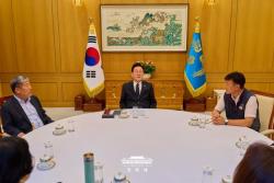 이재명 대통령, 양대 노총 위원장과 노동 현안 및 사회적 대화 논의