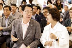 12만명 찾은 화성송산포도축제…‘맛·체험·공연’으로 대한민국 대표 축제 입지 굳혀