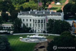 美, 캐나다산 유제품·주류·오토바이 수입 금지… 보복 관세에 '맞불 초강수'