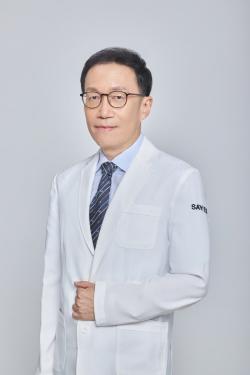 눈밑지방재배치, 지방 돌출과 피부 상태 함께 살펴야